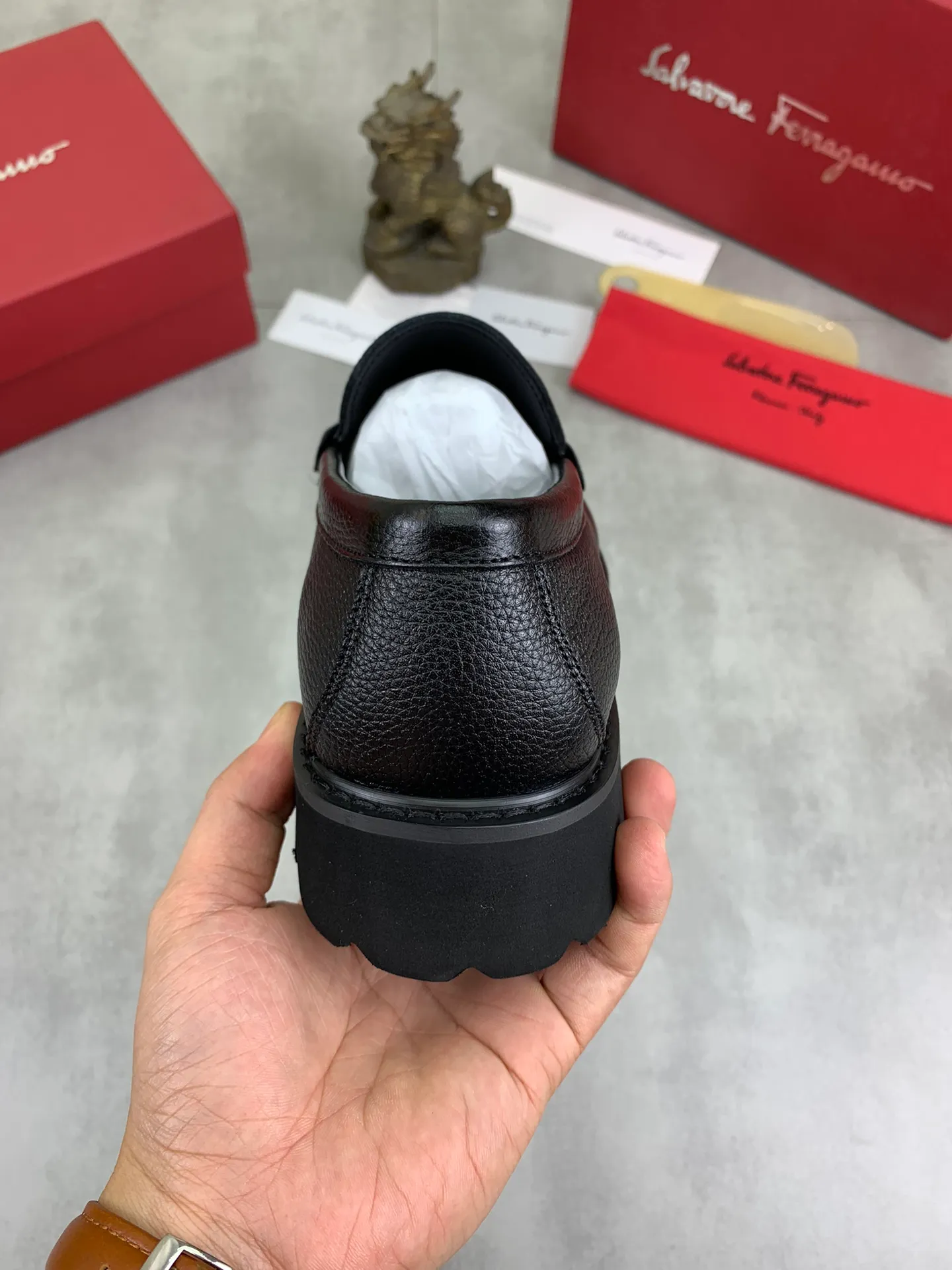 Men's Men's Shoes 💰P460💰[New Style] Water-dyed Niuli 🆘[Salvatore Ferragamo] Ferragamo's latest casual business leather shoes for men! Available at counters simultaneously! The fabric is made of specially imported original calfskin, the lining is made of imported water-dyed cowhide, and the original lightweight foam outsole is absolutely luxurious and leads the fashion trend. Matching code: 38-45; 4️⃣ colors available